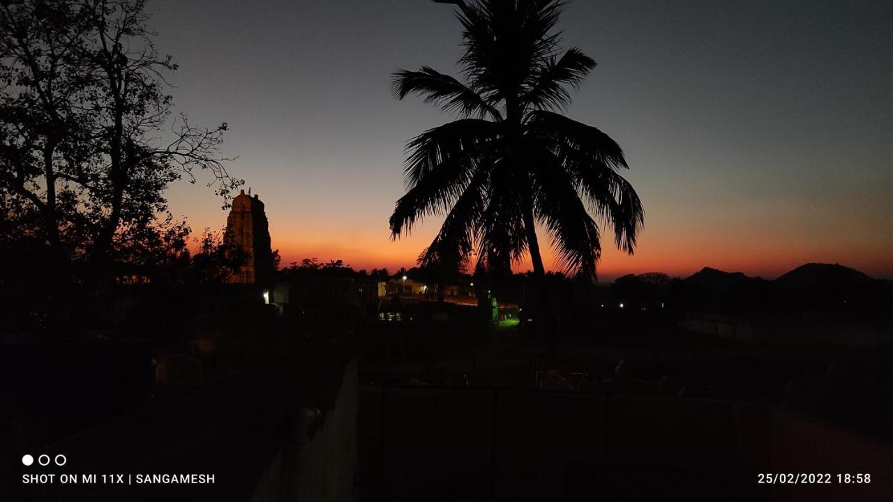 Temple View Guest House Hampi Extérieur photo